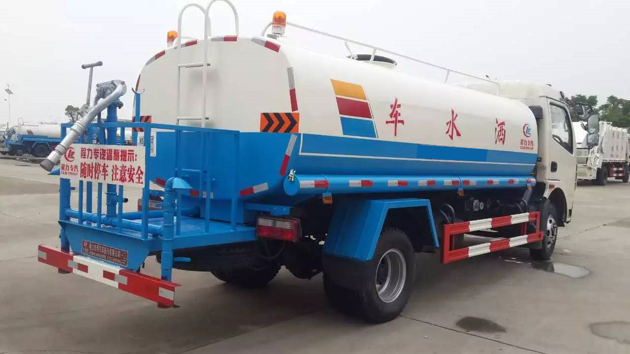 东风多利卡洒水车