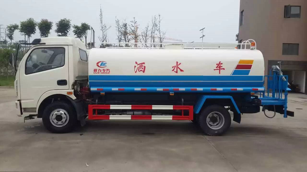 东风多利卡洒水车